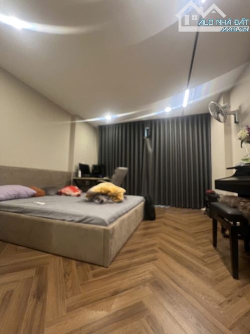15 tỷ, 45m2, 5 tầng, vip HBT, ô tô tránh, vỉa hè ,10m ra mặt phố KD, dân xây, 2 mặt  ngõ - 2