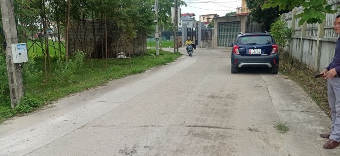 Bánh lô đất chụp chính thôn Danh Thắng 101m2 Mt 5m giá chỉ 1,3tỷ vị trí kinh doanh đẹp - 2