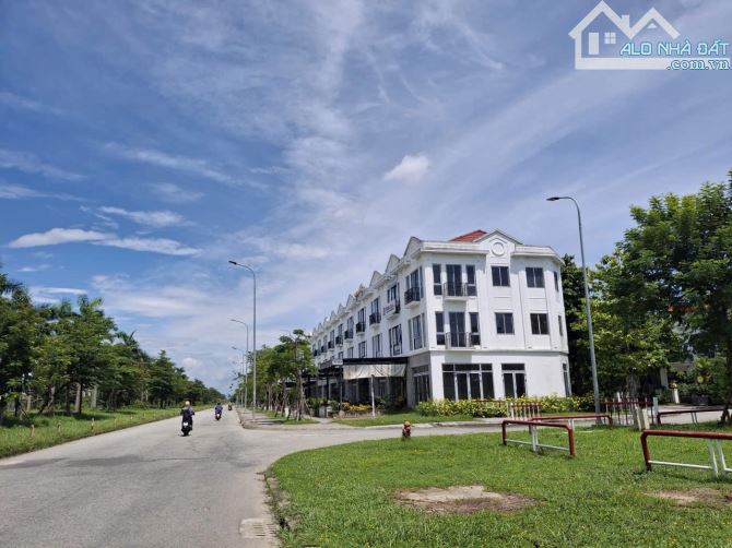 Bán căn góc 3 MẶT TIỀN ĐƯỜNG tại SHOPHOUSE ROYAL PARK HUẾ - Đối diện ECO GARDEN _ Chỉ 7,xx - 2