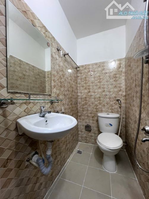 Bán nhà ở Nhà Bè Đồng Sở Hữu không gian sống đẹp và hẻm trước nhà xe hơi tránh nhau. - 2