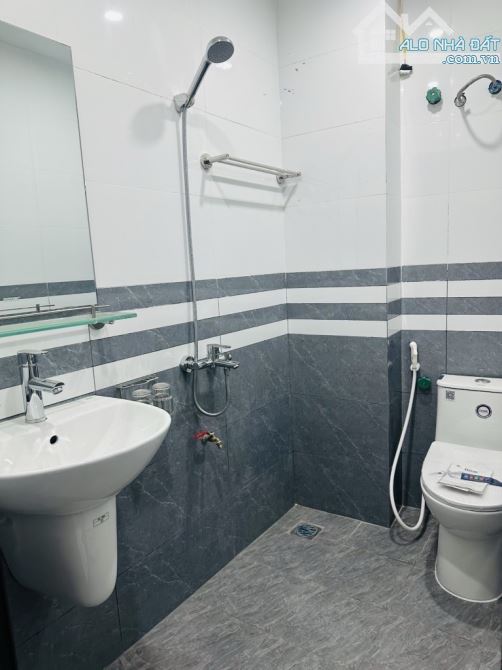 Nhà 30m - 4 tầng giao thông thuận tiện gần các trường ĐHCNvaf ĐHTN - 2