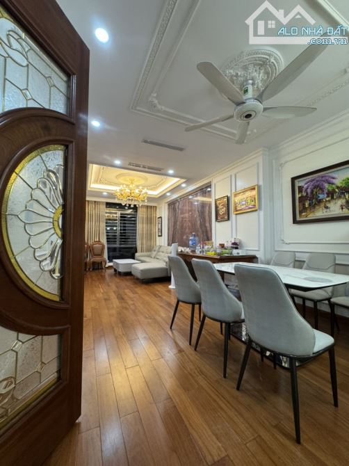 Bán nhà phân lô 28 Xuân La 60m mặt tiền 4.5m đường ô tô tránh giá 24 tỷ - 2