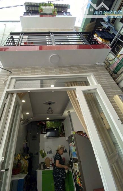 Bán nhà nhỏ 3 tầng 2 sẹc Nguyễn Ngọc Lộc 11m2 – Giá 1,96 Tỷ tl. - 2
