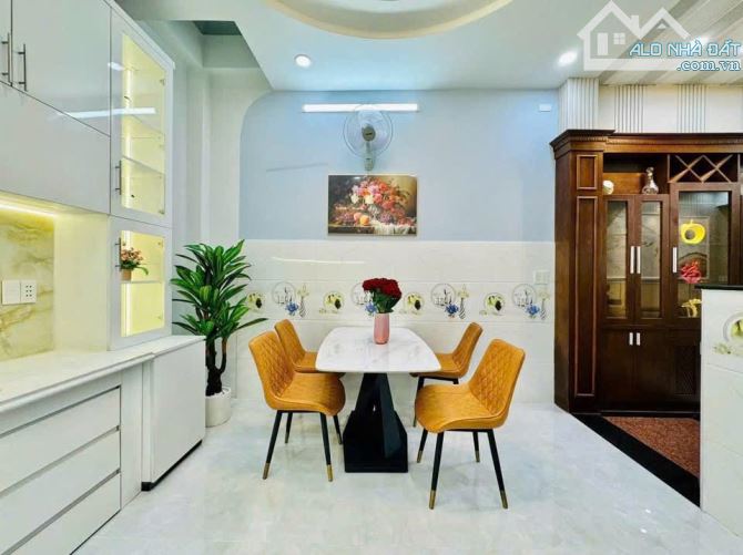 Đi nước ngoài định cư bán gấp nhà ở đường Trần Quốc Toản, phường Võ Thị Sáu, quận 3, giá 3 - 2