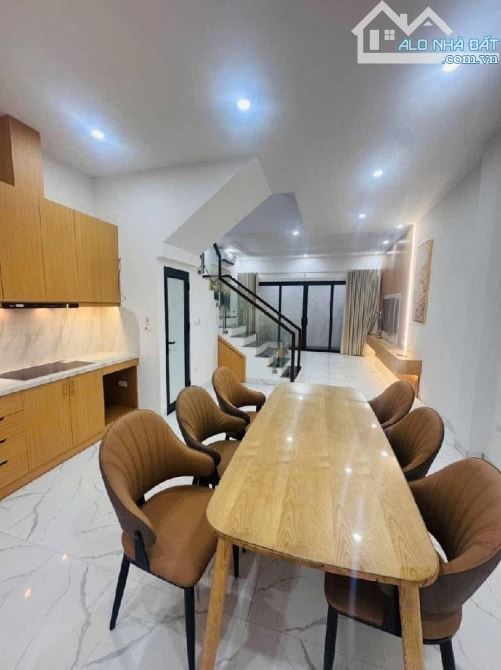 HOÀNG HOA THÁM-58m-4tầng- MT4.9m- 8,6t-3THOÁNG -GẦN PHỐ - FULL NỘI THẤT- Ô CHỜ THANG MÁY - 2