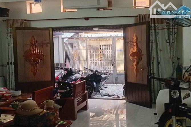 Bán nhà hẻm 3m, Lạc Long Quân, Tân Bình, 59.3 m² (4m x 15m), 4 phòng - Giá 7.99 tỷ TL - 2