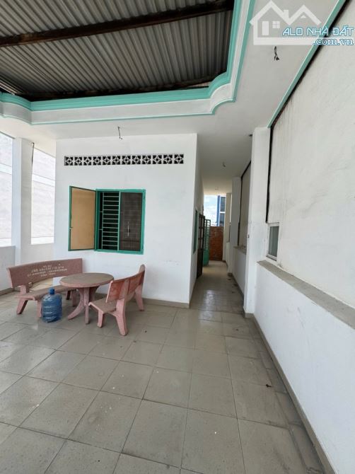 NH.À HiẾM 65m2 ngang 5m khu Bàu Cát HXH sát đường chỉ 9.X tỷ. - 2