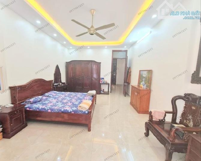 BÁN NHÀ LẠC LONG QUÂN 98m2. NHÀ DÂN XÂY, 2 THOÁNG + GARA 2 Ô TÔ. VĂN PHÒNG ĐỈNH