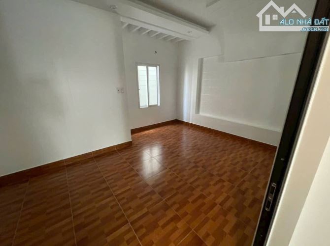 6 tỷ 550 𝐁𝐚́𝐧  nhà 4 Tầng ngay Ngã 3Văn Cao cắt Ngô Gia tự  Nhà có Gara ô tô để được 2 - 2