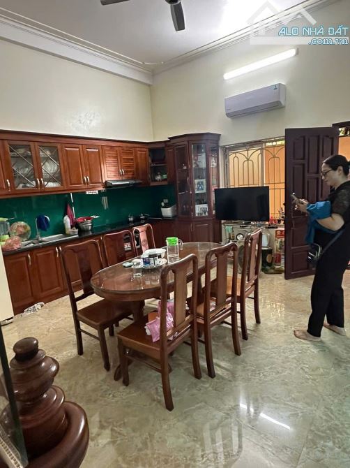 bán nhà góc thoáng khu đô thị trần hưng đạo, diện tích cực rộng gần 100m2 mà giá cực êm. - 2