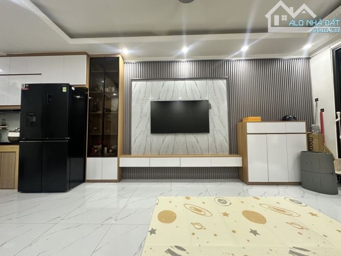 NHỈNH 2 TỶ CÓ NHÀ PHỐ LĨNH NAM 33Mx3T-LÔ GÓC - OTO ĐỖ CỬA -GIÁ 2.98 TỶ - 2