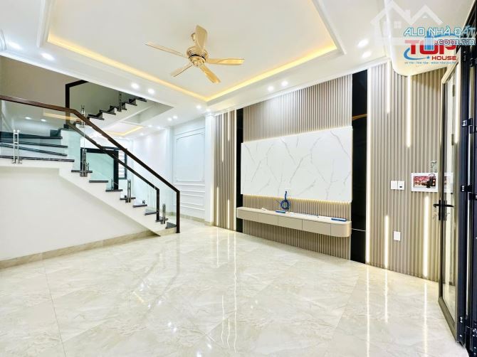 Bán nhà 3 tầng 44m mới tại Cam Lộ, Hùng Vương chỉ 2,3 tỷ. - 2