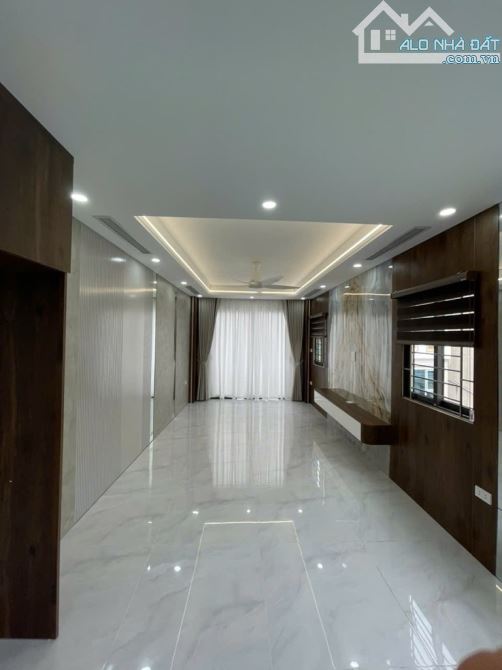 BÁN NHÀ MẶT PHỐ - Ô TÔ - KINH DOANH ĐỈNH - VỈA HÈ RỘNG - 2