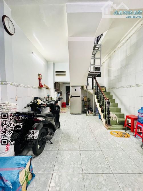 Mặt tiền khu Tên Lửa - Đường 20m - 3 tầng - 4m x 18m - Tiện kinh doanh - 2