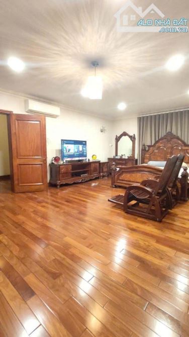 GẤP!! Biệt Thự VIP Nguyễn Thành Ý, Q1: 12,5m x 20m, 3 lầu, Giảm sâu 155 tỷ về 115 tỷ - 2
