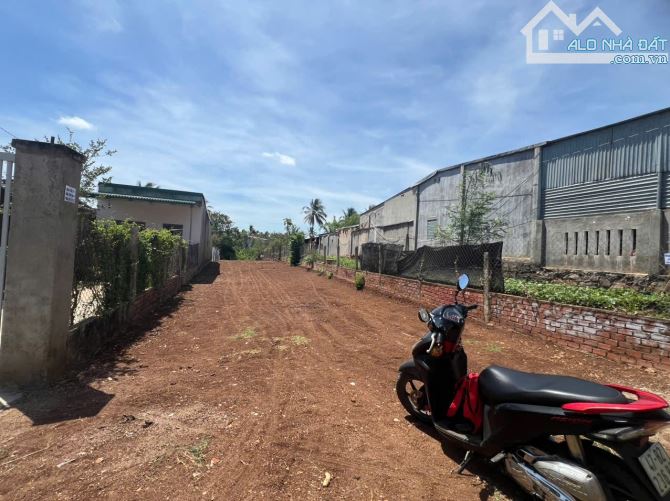 Mặt tiền y wang nối dài thôn 4 ekao, đất sâu miên man, giáp suối. - 2