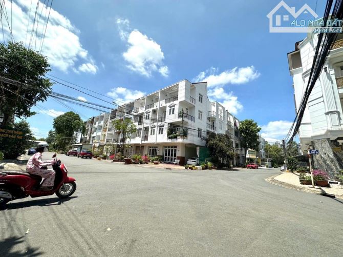 CG. NHÀ MẶT TIỀN 3 LẦU - 275m2 SÀN - ĐANG CHO THUÊ 12tr/ tháng - ĐƯỜNG SỐ 9 KDC LONG THỊNH - 2