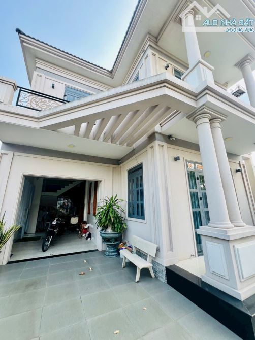 Biệt thự Gò Cát 6 Long Tâm - Bà Rịa căn góc 2 mặt tiền DT: 200m2 ; Giá Bán: 8 tỷ - 2