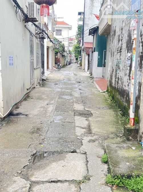 Đại Đồng, Đông Mỹ. DT: 57m, MT: 3.5m, ngõ 3.5 m, giá 5.7 tỷ, đường ô tô vào đất - 2