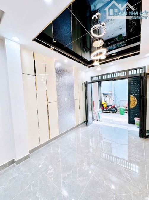 NHÀ ĐẸP QUẬN 4 GIÁ 5TỈ 490 HẺM 4M VỊ TRÍ 2/ NGẮN 4 TẤM GẦN MT 4PN DT 3*11  HÌNH THẬT - 2