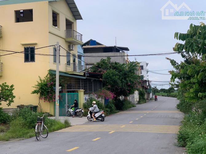 BÁN LÔ ĐẤT DT 63M2- MT5M- NỞ HẬU 5,2M- PHƯỜNG THUẬN THÀNH- ĐƯỜNG Ô TÔ- GIÁ 1,8 TỶ. - 2