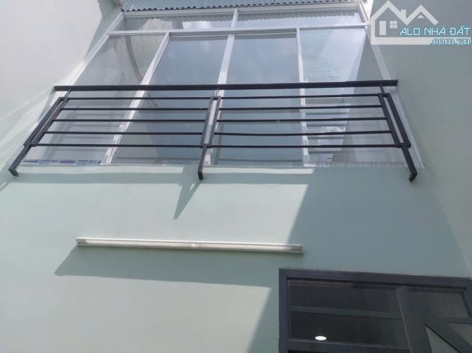 BÁN NHÀ KHU VIP SONG HÀNH HÓC MÔN 56M2 - 2 TẦNG MỚI Ở NGAY - SHR , PHÁP LÝ CHUẨN CHỈ 3,6 T - 2