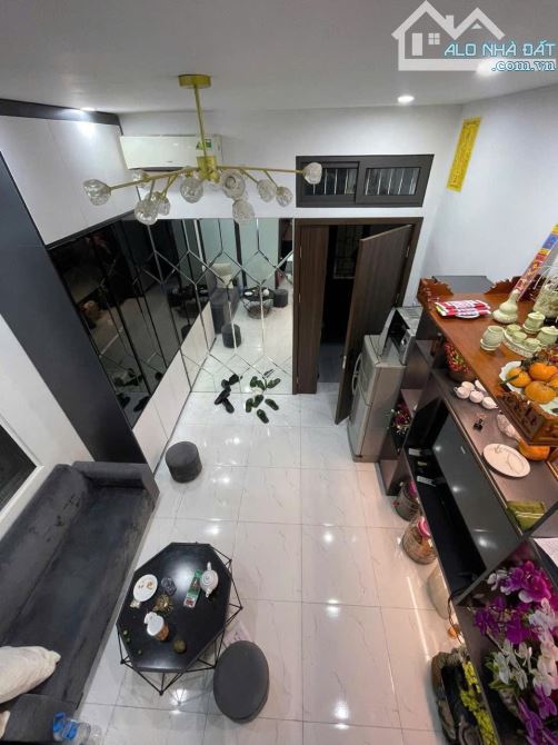 BÁN GẤP TẬP THỂ THỌ LÃO - HAI BÀ TRƯNG - 50 M2-2 NGỦ - 2,4 TỶ - 2