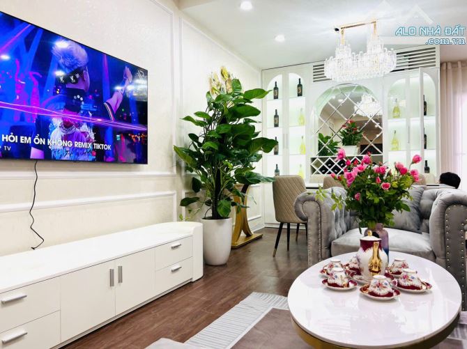 Bán Căn Hộ 17T6 Hoàng Đạo Thúy DT 153m 4PN Full NT Tầng Trung giá 60tr/m SĐCC ở luôn - 2