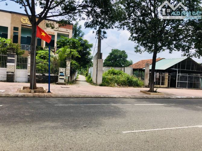 Lô góc 2 Mặt tiền kinh doanh trung tâm Xã ĐẤT ĐỎ-dt: 239m-6,9mx38m-50 thổ cư-giá 3tyxx - 2