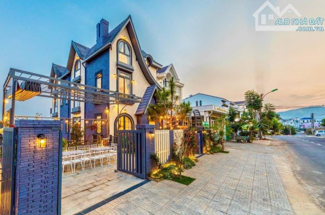 villa kiến trúc châu âu khu An Sơn Đà Lạt Dt : 393m Giá 37 tỷ - 2