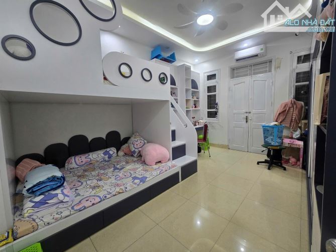 🔥 NHÀ ĐẸP NGỌC THUỴ – GIÁ CHỈ 7,x TỶ 	•	Diện tích 35m², 5 tầng, mặt tiền rộng. - 2