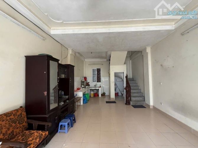 Bán đất tặng nhà dân xây Ngô Gia Tự 40 m mặt tiền 4,4 m 3 tầng ngõ thông phân lô ô tô - 2