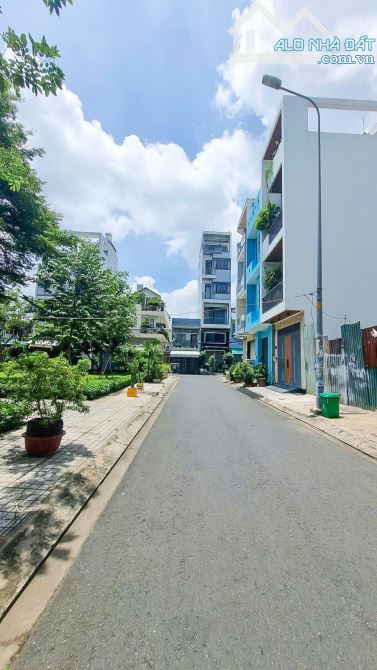 NHÀ ĐẸP P.5 , Q.8 MẶT TIỀN ĐƯỜNG SỐ VIEW CÔNG VIÊN KHU PHÂN LÔ - 2