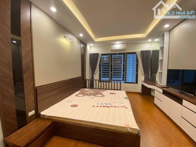 Bán nhà Nguyễn Văn Cừ, Long Biên: 32m2, 5 tầng, hơn 7 tỷ, sát ô tô, tiện ích ngập, ở ngay - 2