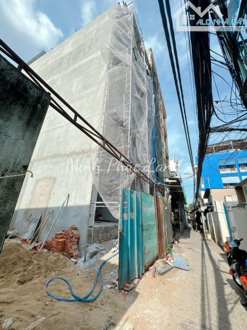 BÁN GẤP NHÀ CŨ LÔ GÓC - SÁT MT NGUYỄN VĂN LINH - 98m2 - NGANG 6.5m - SHR - 2