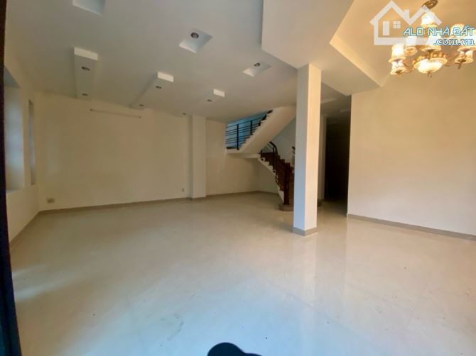 Biệt Thự Góc 2 Mặt Tiền - DT Sàn Sử Dụng 240m² - Tân Phú Giáp Tân Bình - 2