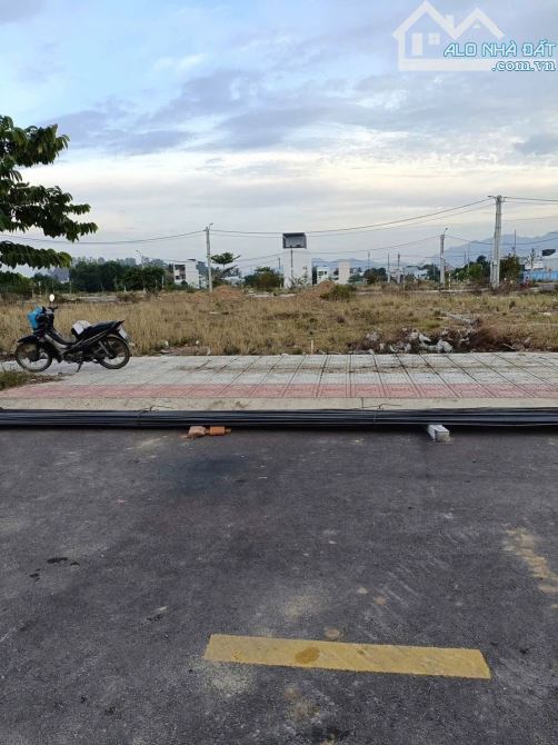Bán lô đất đường 16m, đường thông  khu TĐC Ngọc Hiệp, phường Tây Nha Trang. Giá 40tr/m2 - 2