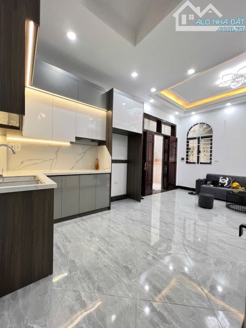 BÁN NHÀ ĐẠI TỪ LÔ GÓC NGÕ 3 GÁC 35m2, 5 TẦNG NHỈNH HƠN 6.5x TỶ - 2