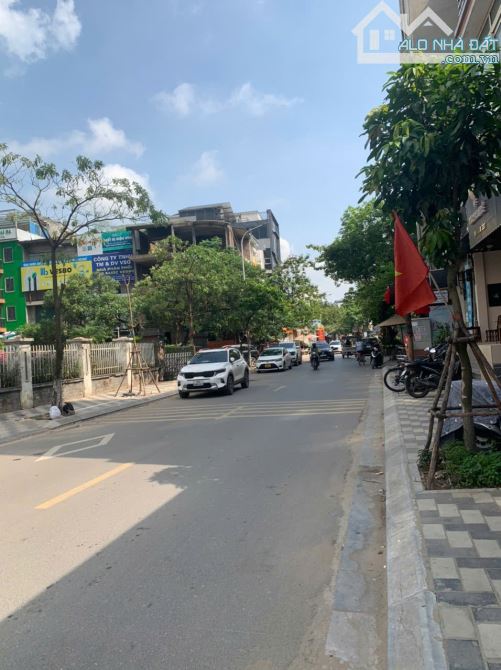 MẢNH ĐẤT ĐẸP 135M² – MẶT TIỀN 6M – Ô TÔ ĐỖ CỬA - Ở TIỆN ÍCH NGẬP TRÀN - 2