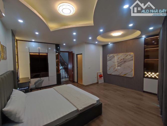 Bán nhà phân lô Trần Đại Nghĩa – 43m² – 5 tầng – MT 5.6m - Thang máy - Ô tô – Giá 11.9 tỷ