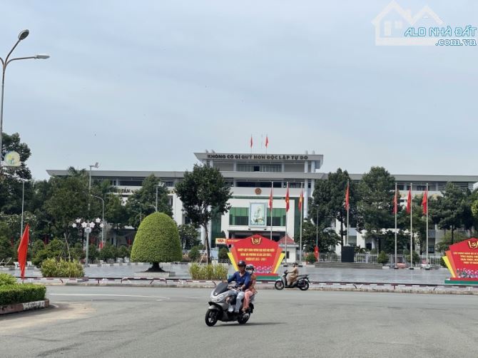 BÁN đất rẻ nhất TTHC DĨ AN – Đường 8M Vỉa hè - 5x20 - 70 triệu/m2 - 2