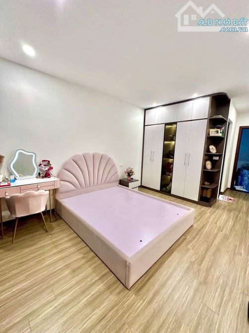 🏡 Ngõ Rộng Thênh Thang – Nhà Đẹp Ngỡ Ngàng Cầu Am, Vạn Phúc – Chỉ 8 tỷ - 2