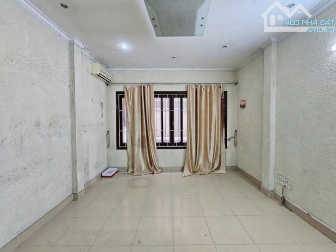 Bán nhà Phân Lô đường Nguyễn Chí Thanh quận Đống Đa - Sổ đỏ 41m2 - MT 4,1m - Giá 15 tỷ - 2