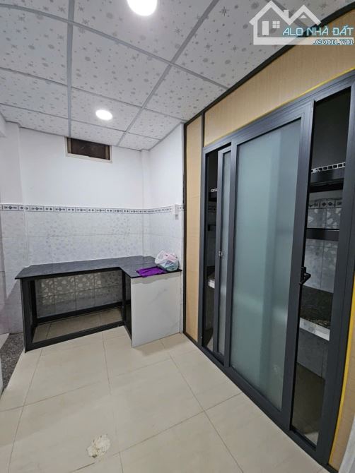 Sát mặt tiền  Trung Tâm Q4  NGANG 4.6 DÀI 12  CÓ 5 TỶ - 2