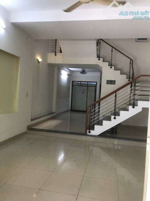 🔥 Nhà 2 tầng đường Ngọc Hồi . // biển Nguyễn Tất Thành  - Diện 75m2 ngang 5m - 2