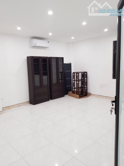 Bán nhà phố Cầu Giấy, 30m2, 2 tầng, gần phố, nhỉnh 5 tỷ (cực hiếm) - 2