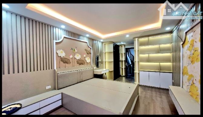 Phố Cổ Nhuế - 37m² - 6 tầng/MT 4.2m - Ngõ rộng thoáng sáng - - 2