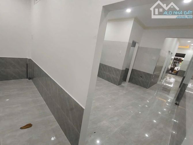 Nhà mới đẹp phường Long Châu trục chính dân cư đông - 2