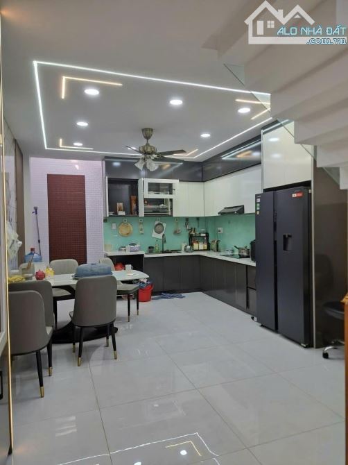 BÁN TRẦN THỊ NĂM Q12 - 5 TẦNG 56M2 ( 4M X 14M) - HẺM XE HƠI THÔNG - 6.65 TỶ. - 2