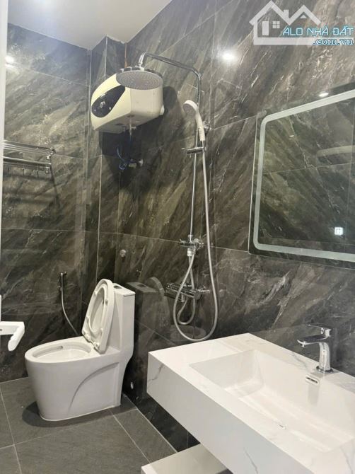 🔑 Nhà 5 tầng phân lô Khúc Thừa Dụ – full nội thất, gara ô tô – giá chỉ 7,9 tỷ! - 2